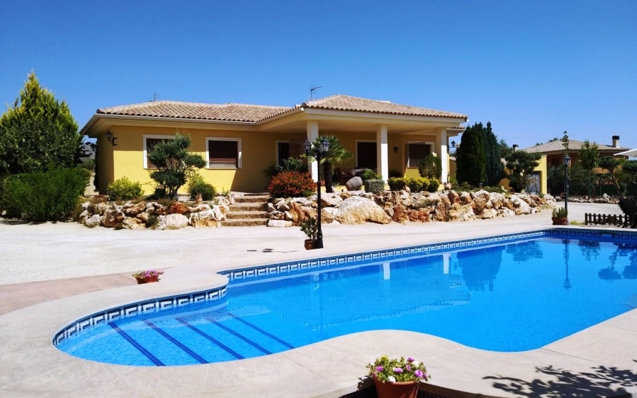 3 sovrum Villa till salu i Ontinyent med pool - 395 000 € (Ref: 9569943)