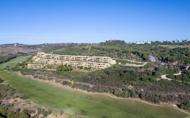 3 soveværelse Lejlighed til salg i La Alcaidesa med swimmingpool - € 537.000 (Ref: 9569947)