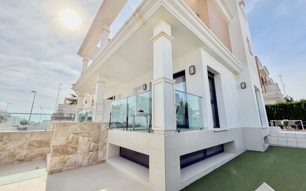 3 quarto Casa em Banda para venda em Ciudad Quesada com piscina - 340 000 € (Ref: 9572118)