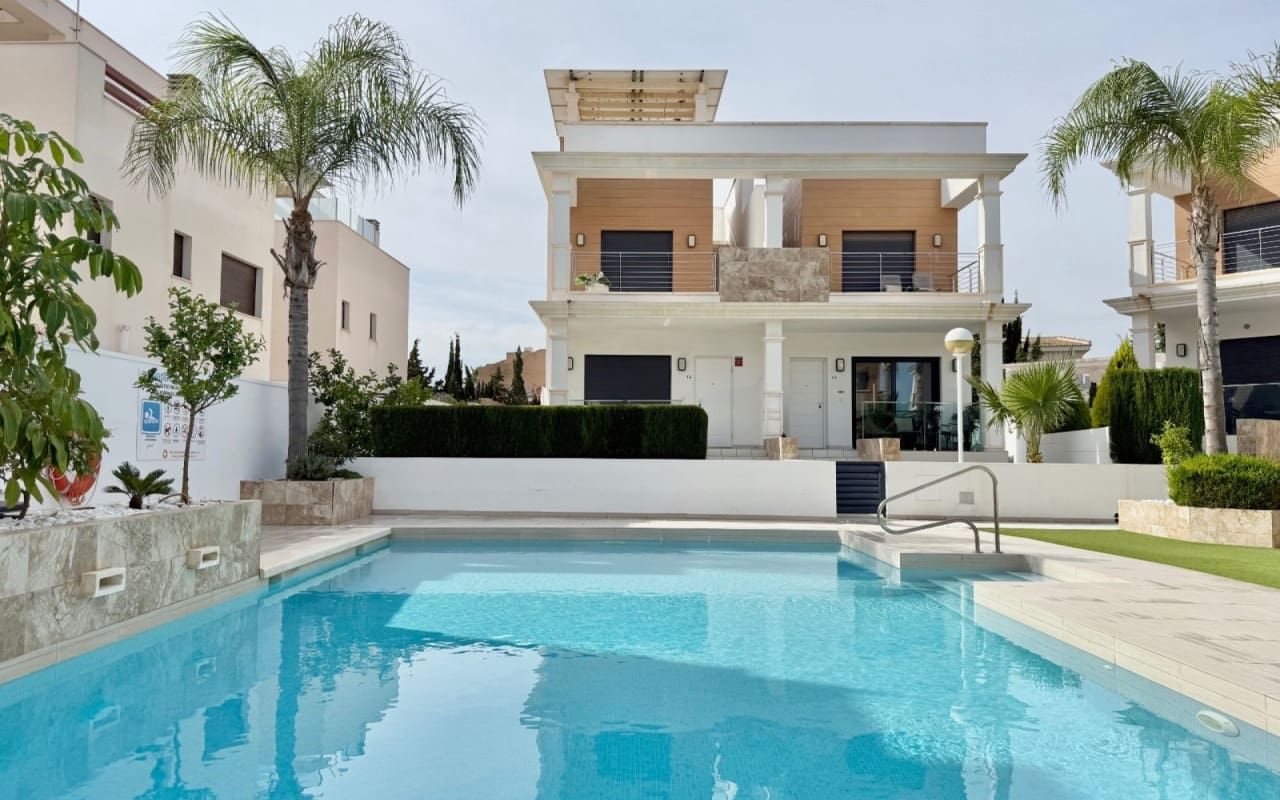 3 quarto Casa em Banda para venda em Ciudad Quesada com piscina - 340 000 € (Ref: 9572118)