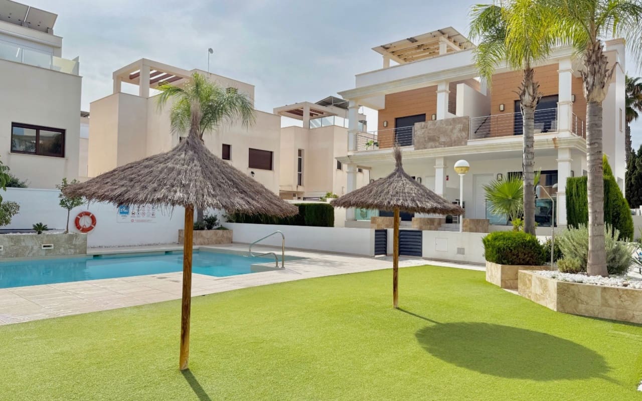 3 quarto Casa em Banda para venda em Ciudad Quesada com piscina - 340 000 € (Ref: 9572118)