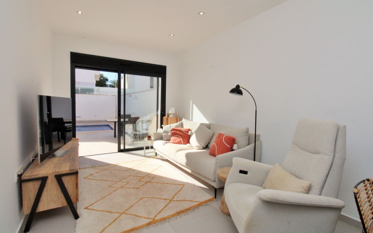 2 bedroom Townhouse for sale in Pilar de la Horadada with pool - € 299,995 (Ref: 9572120)