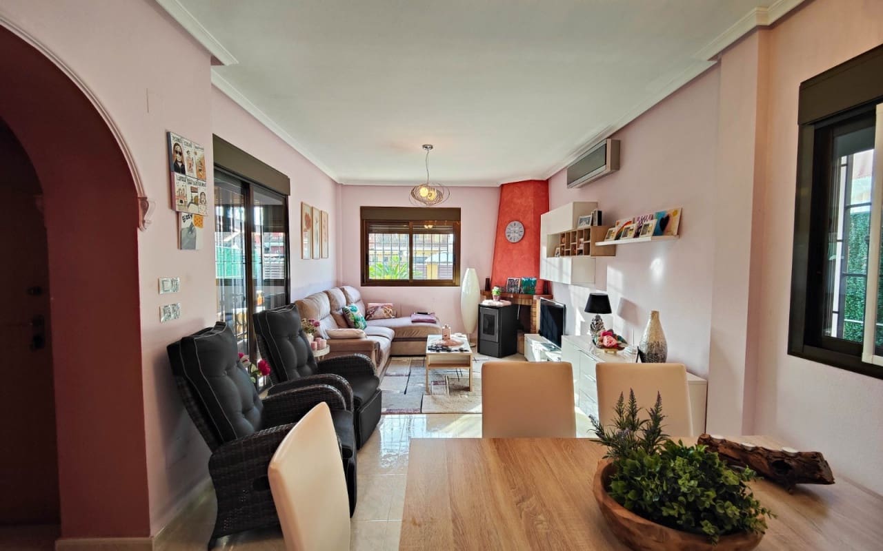 3 sypialnia Willa na sprzedaż w El Raso z basenem - 365 000 € (Ref: 9572121)