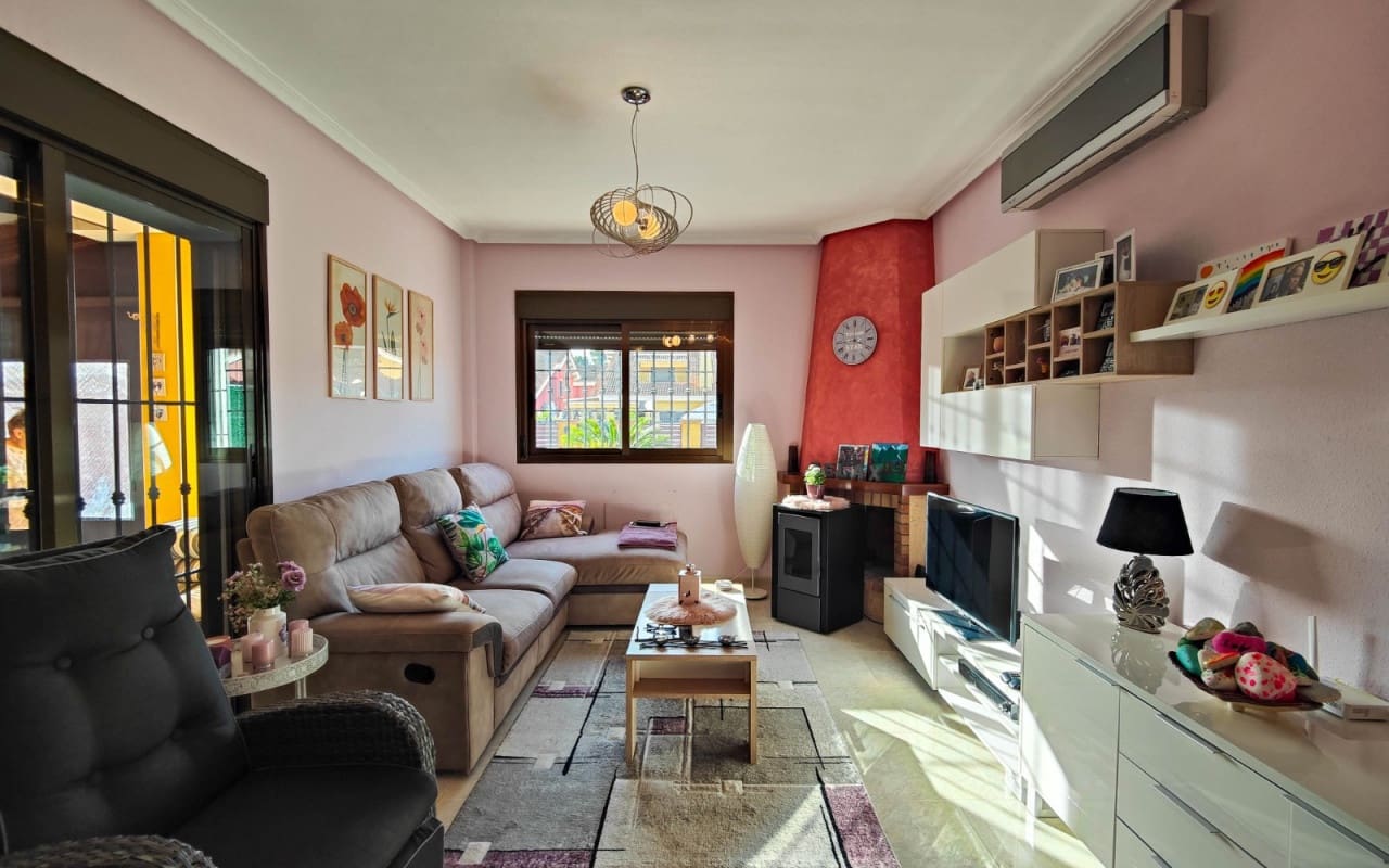 3 sypialnia Willa na sprzedaż w El Raso z basenem - 365 000 € (Ref: 9572121)