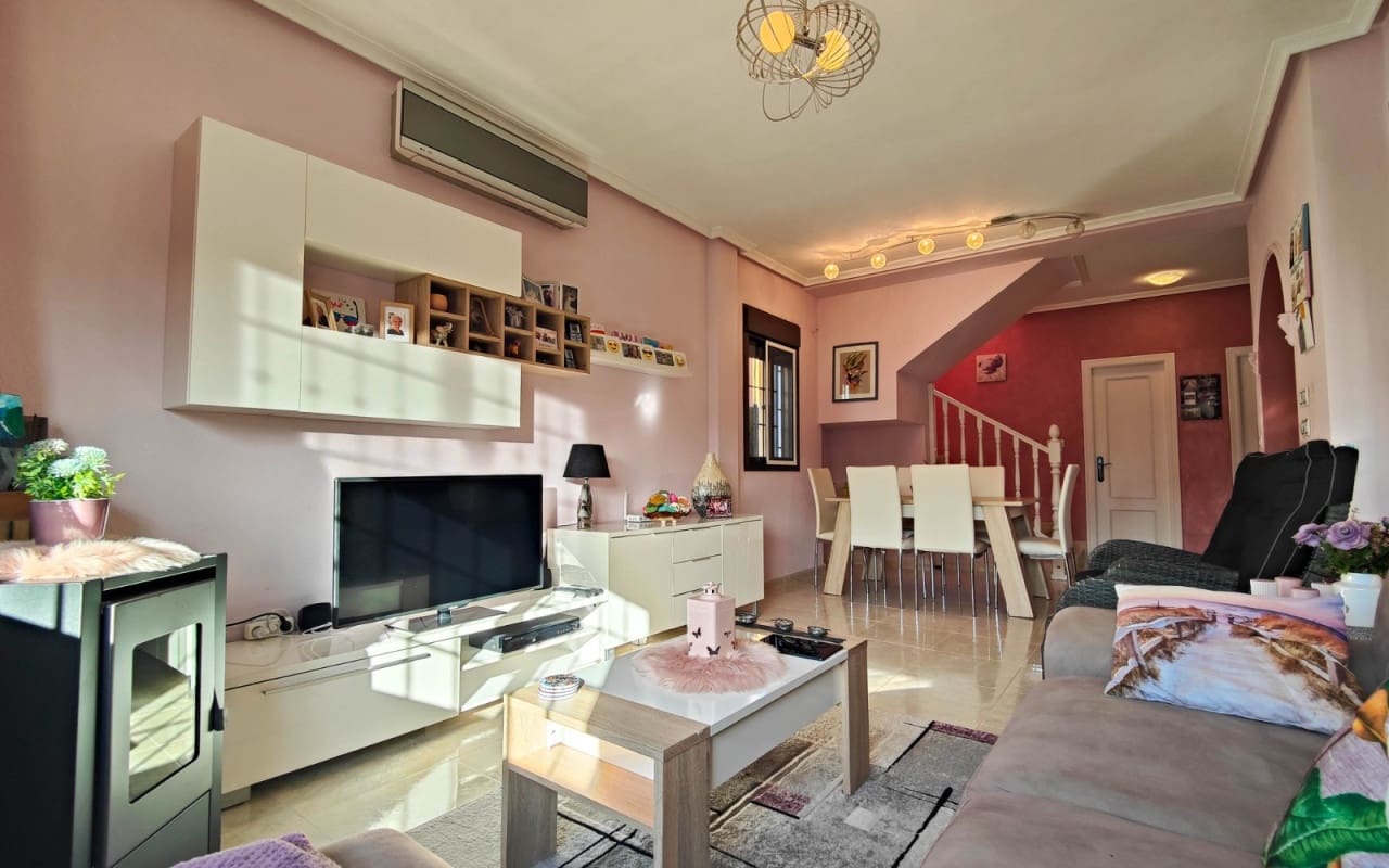 3 sypialnia Willa na sprzedaż w El Raso z basenem - 365 000 € (Ref: 9572121)