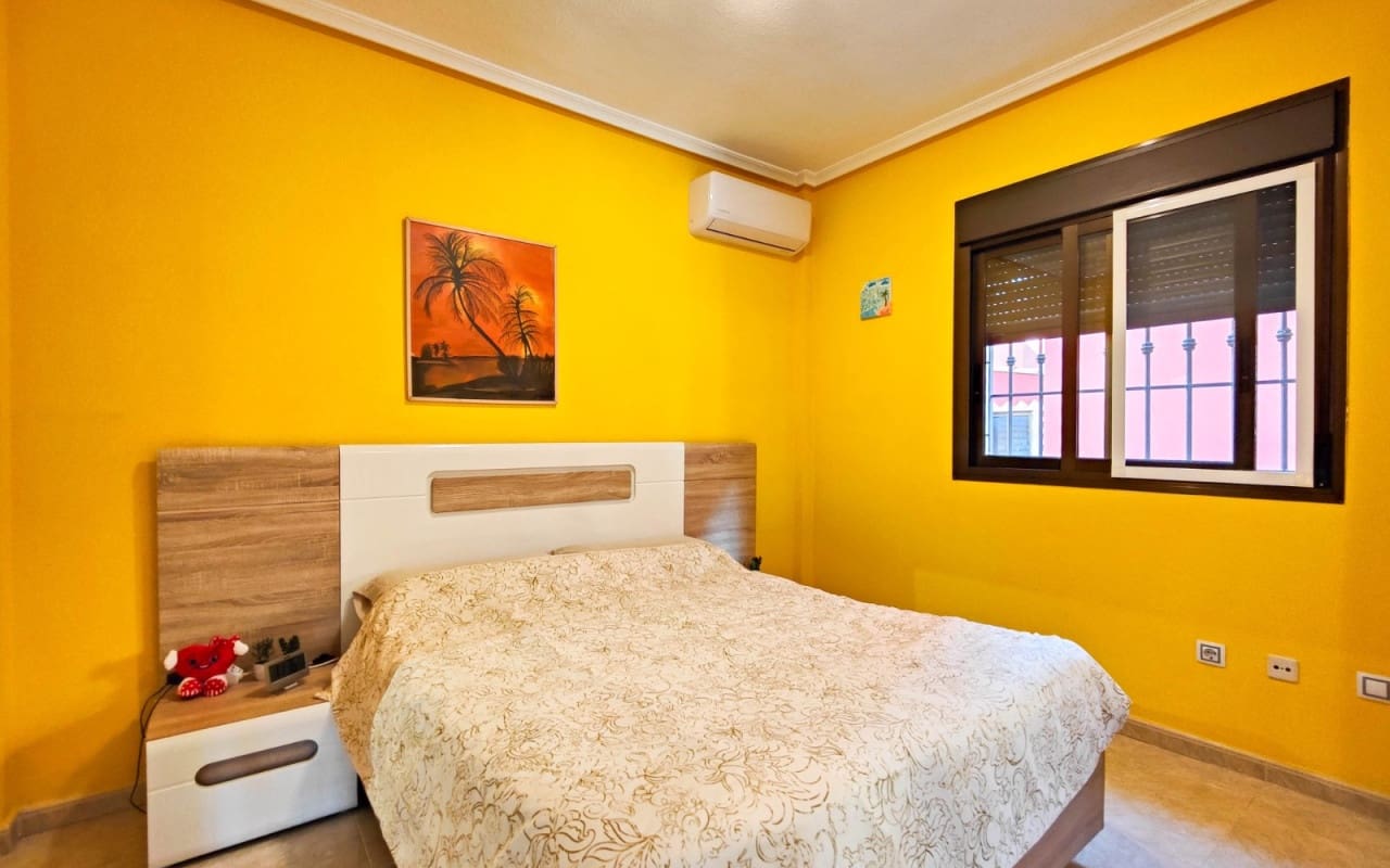 3 sypialnia Willa na sprzedaż w El Raso z basenem - 365 000 € (Ref: 9572121)