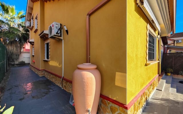 3 sypialnia Willa na sprzedaż w El Raso, Guardamar del Segura z basenem - 365 000 € (Ref: 9572121)