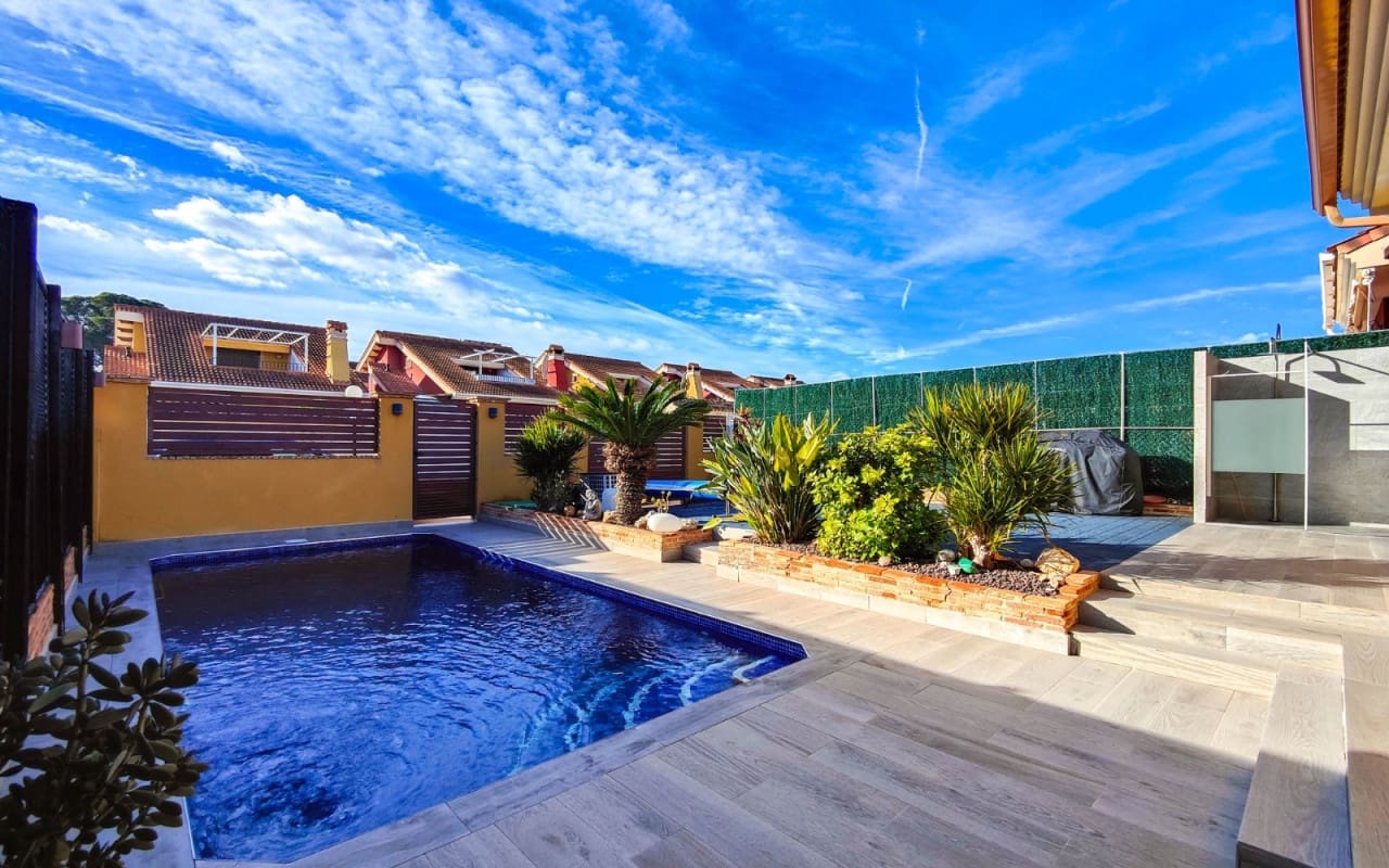 3 sypialnia Willa na sprzedaż w El Raso z basenem - 365 000 € (Ref: 9572121)