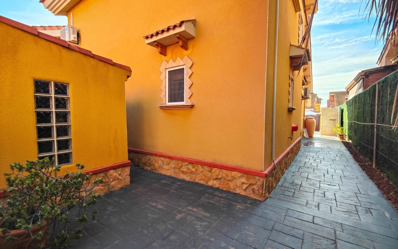 3 sypialnia Willa na sprzedaż w El Raso z basenem - 365 000 € (Ref: 9572121)