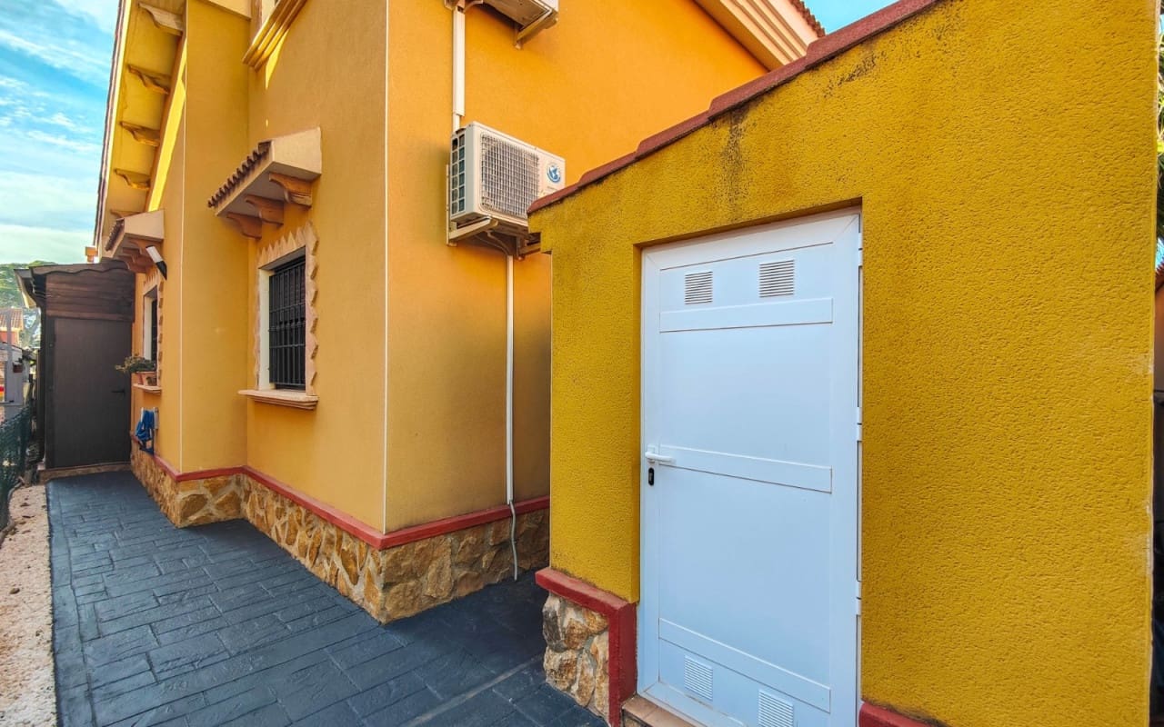 3 sypialnia Willa na sprzedaż w El Raso z basenem - 365 000 € (Ref: 9572121)