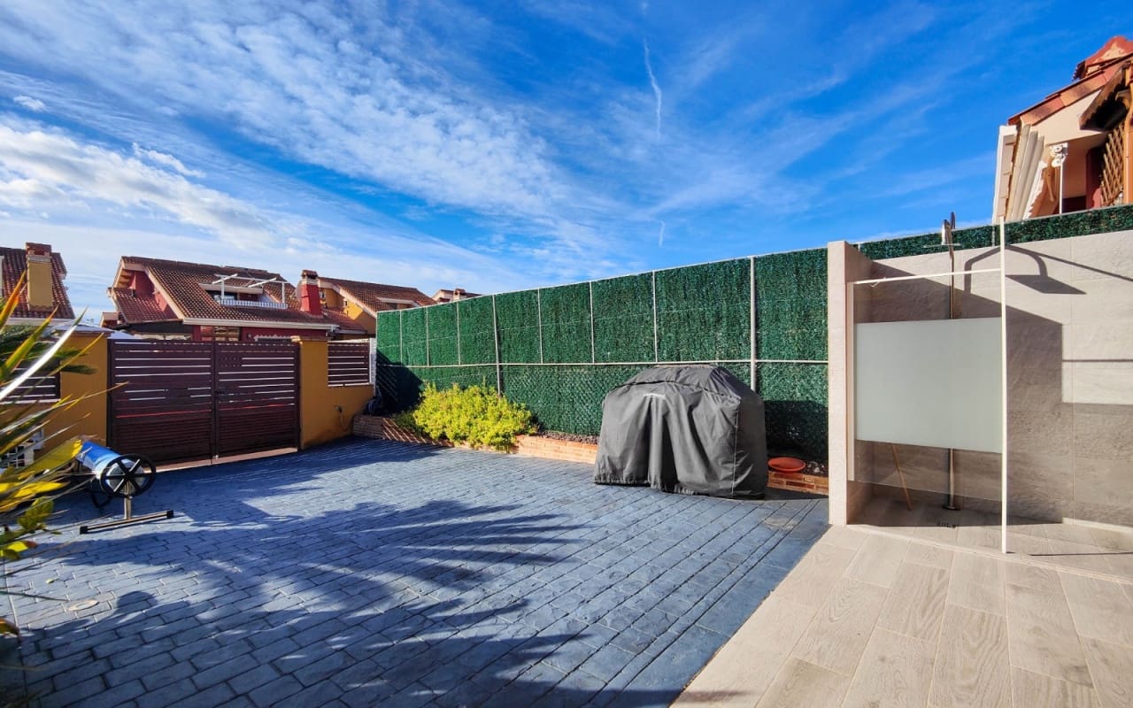 3 sypialnia Willa na sprzedaż w El Raso z basenem - 365 000 € (Ref: 9572121)