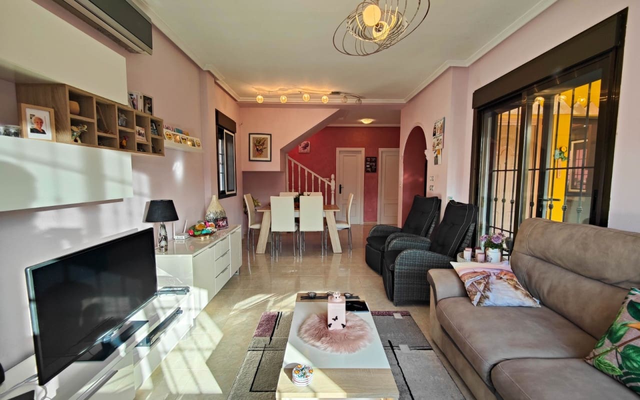 3 sypialnia Willa na sprzedaż w El Raso z basenem - 365 000 € (Ref: 9572121)