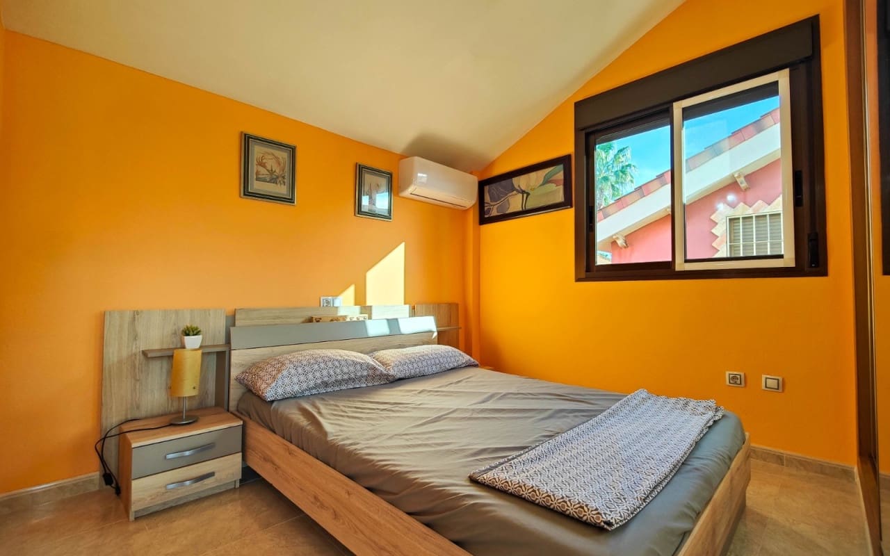 3 sypialnia Willa na sprzedaż w El Raso z basenem - 365 000 € (Ref: 9572121)