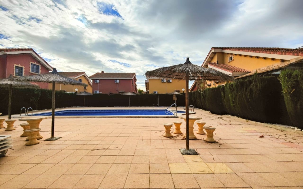 3 sypialnia Willa na sprzedaż w El Raso z basenem - 365 000 € (Ref: 9572121)