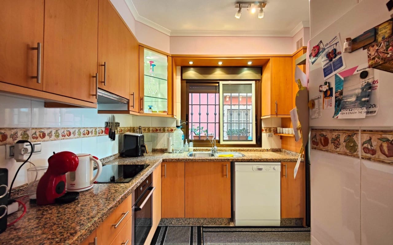 3 sypialnia Willa na sprzedaż w El Raso z basenem - 365 000 € (Ref: 9572121)