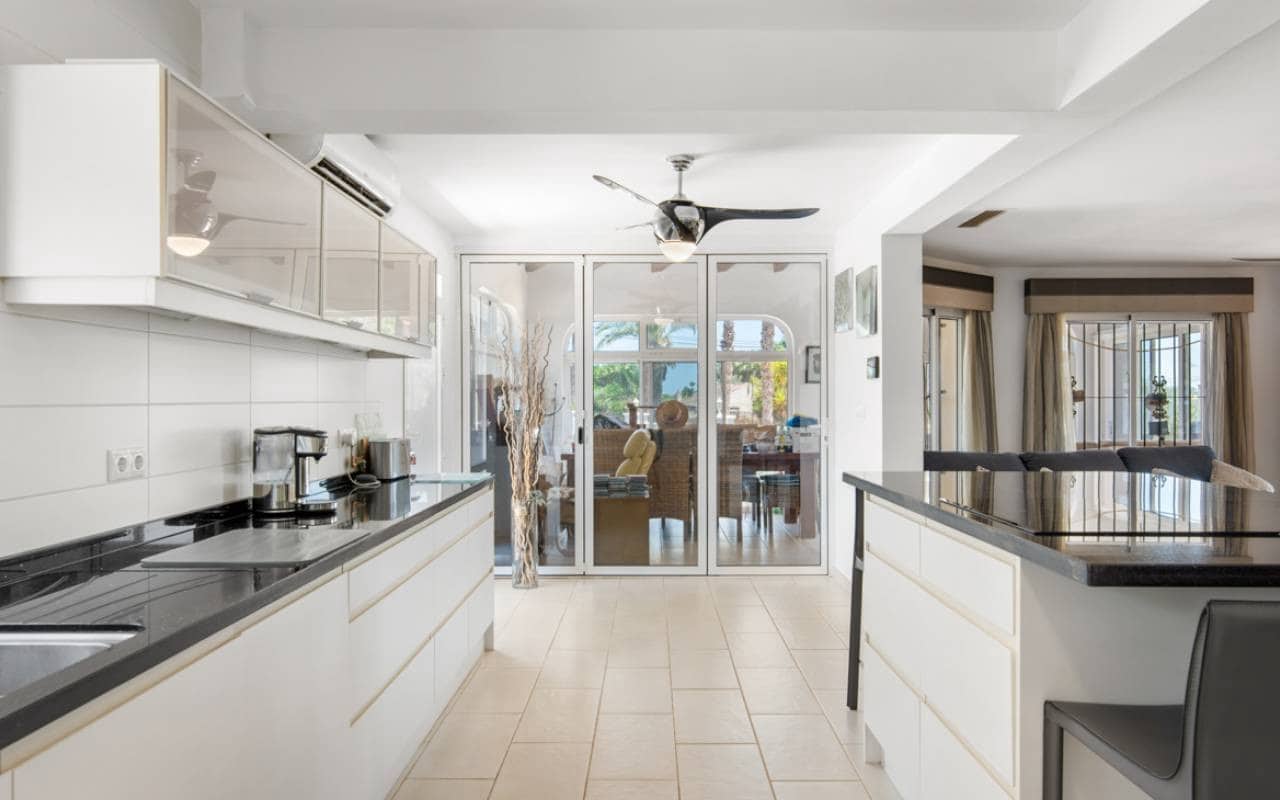 4 sypialnia Finka/Dom wiejski na sprzedaż w Catral z basenem - 565 000 € (Ref: 9572130)