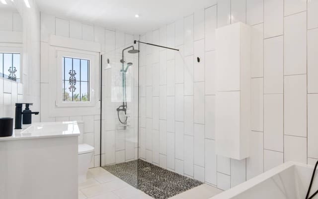 4 soveværelse Finca/Landehus til salg i Catral med swimmingpool - € 565.000 (Ref: 9572130)