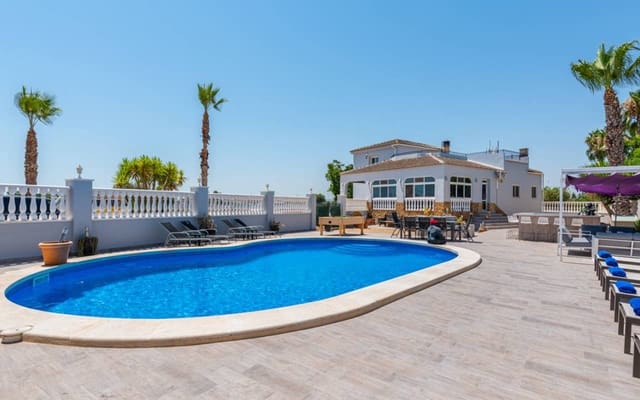 4 soveværelse Finca/Landehus til salg i Catral med swimmingpool - € 565.000 (Ref: 9572130)