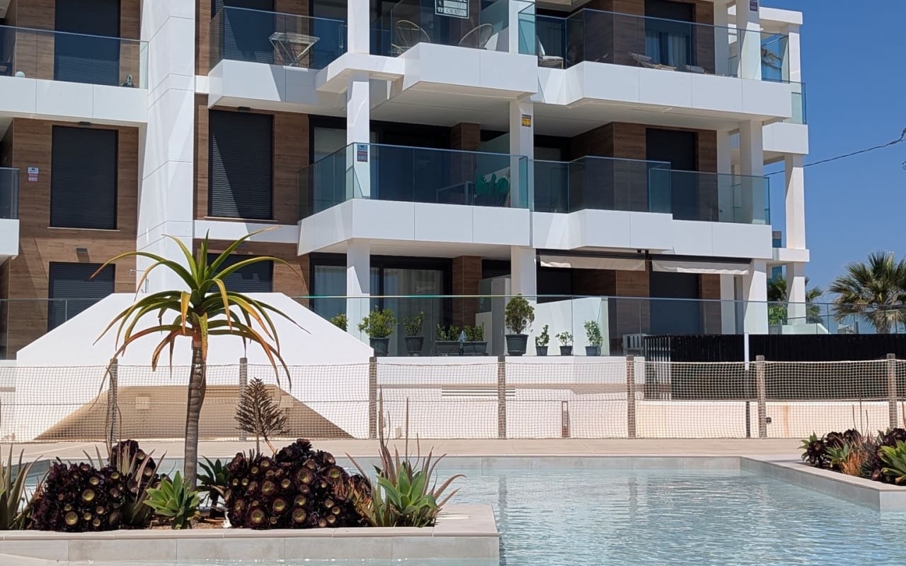 2 slaapkamer Strandappartement te koop in Denia met zwembad - € 379.000 (Ref: 9583161)