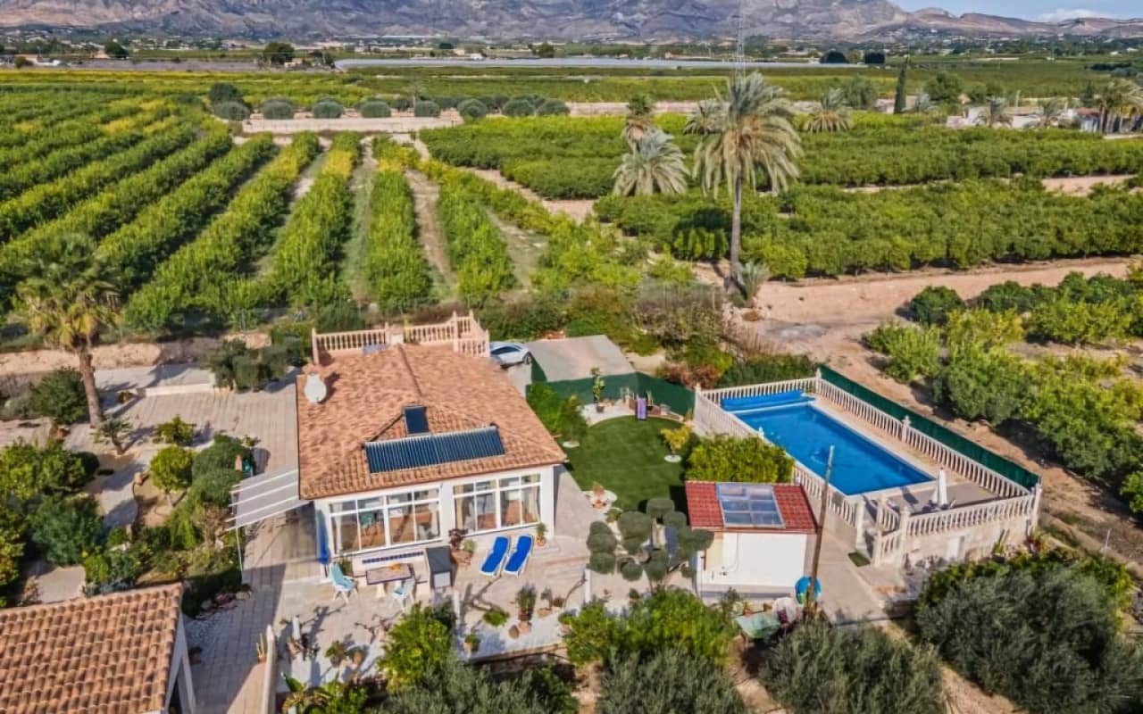 3 chambre Finca/Maison de Campagne à vendre à Albatera avec piscine - 330 000 € (Ref: 9596458)