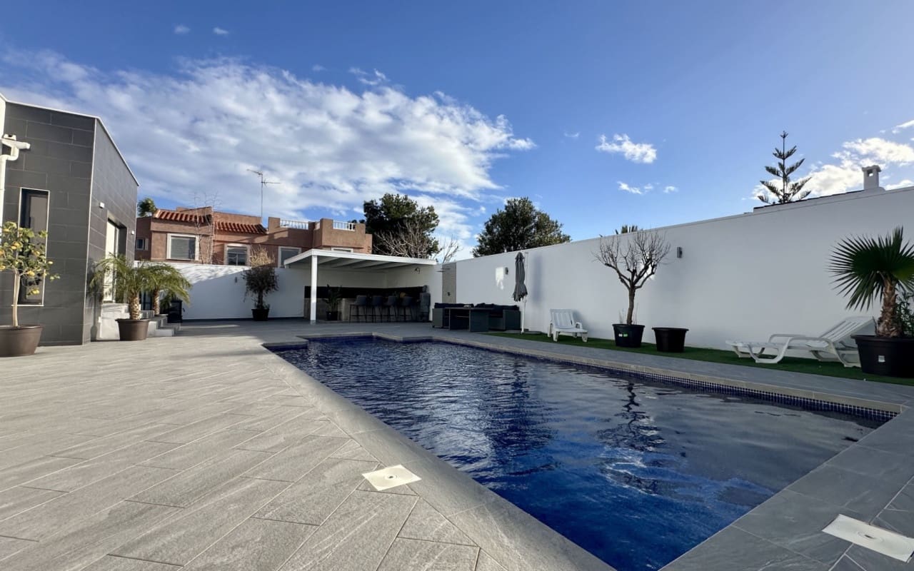 5 makuuhuone Huvila myytävänä paikassa Ciudad Quesada mukana uima-altaan - 498 000 € (Ref: 9602995)