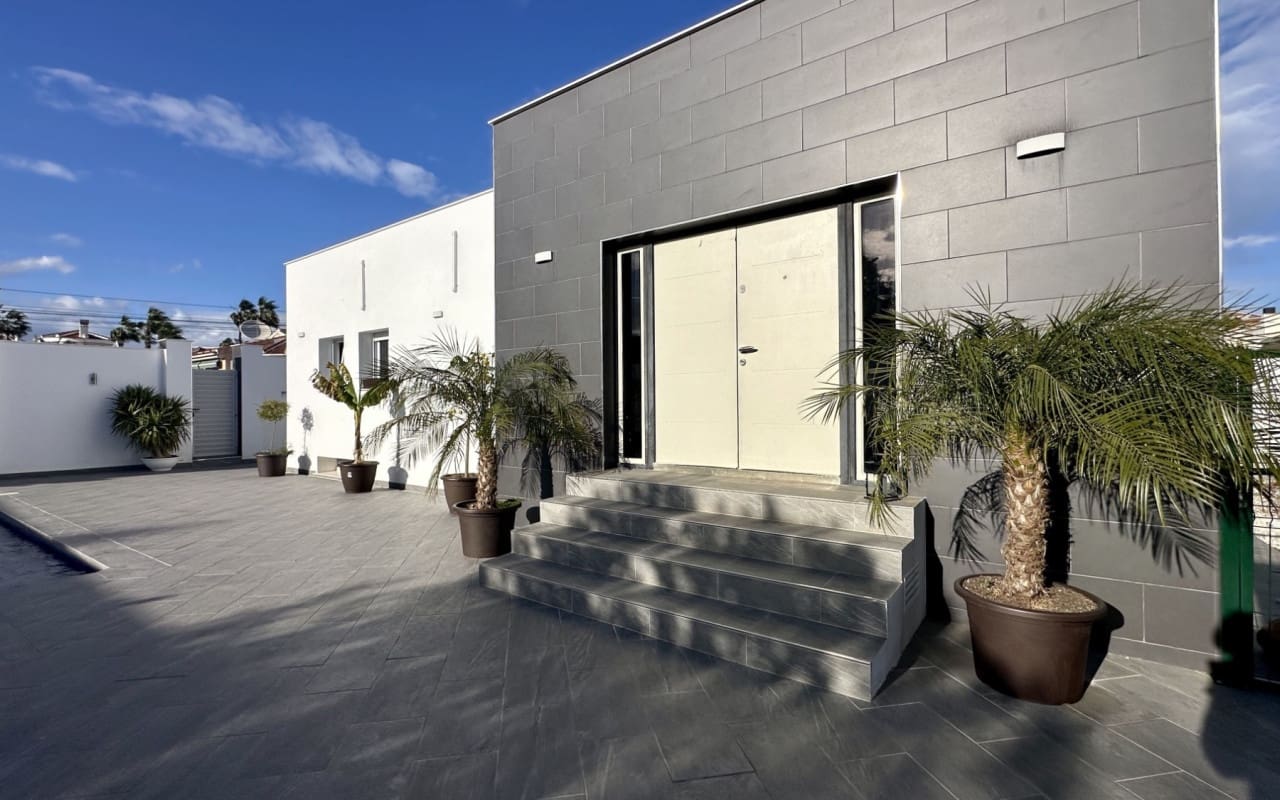 5 makuuhuone Huvila myytävänä paikassa Ciudad Quesada mukana uima-altaan - 498 000 € (Ref: 9602995)