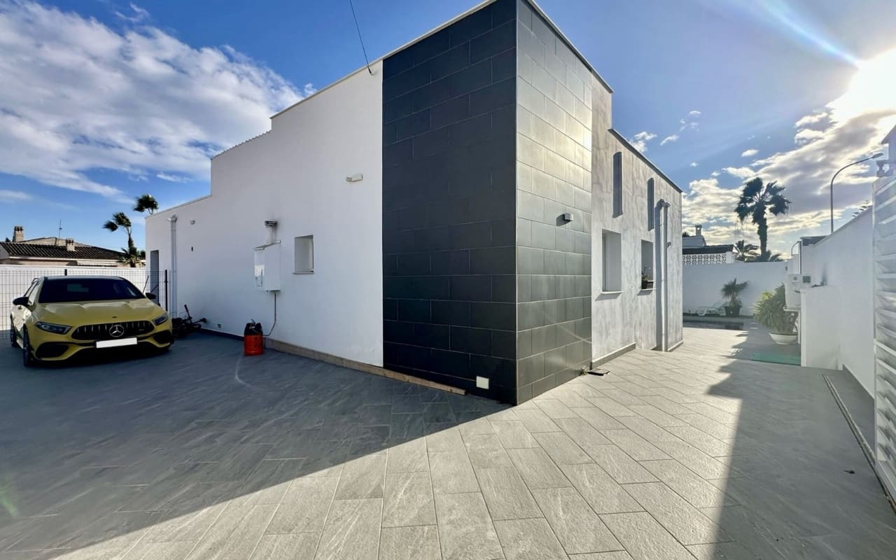 5 makuuhuone Huvila myytävänä paikassa Ciudad Quesada mukana uima-altaan - 498 000 € (Ref: 9602995)