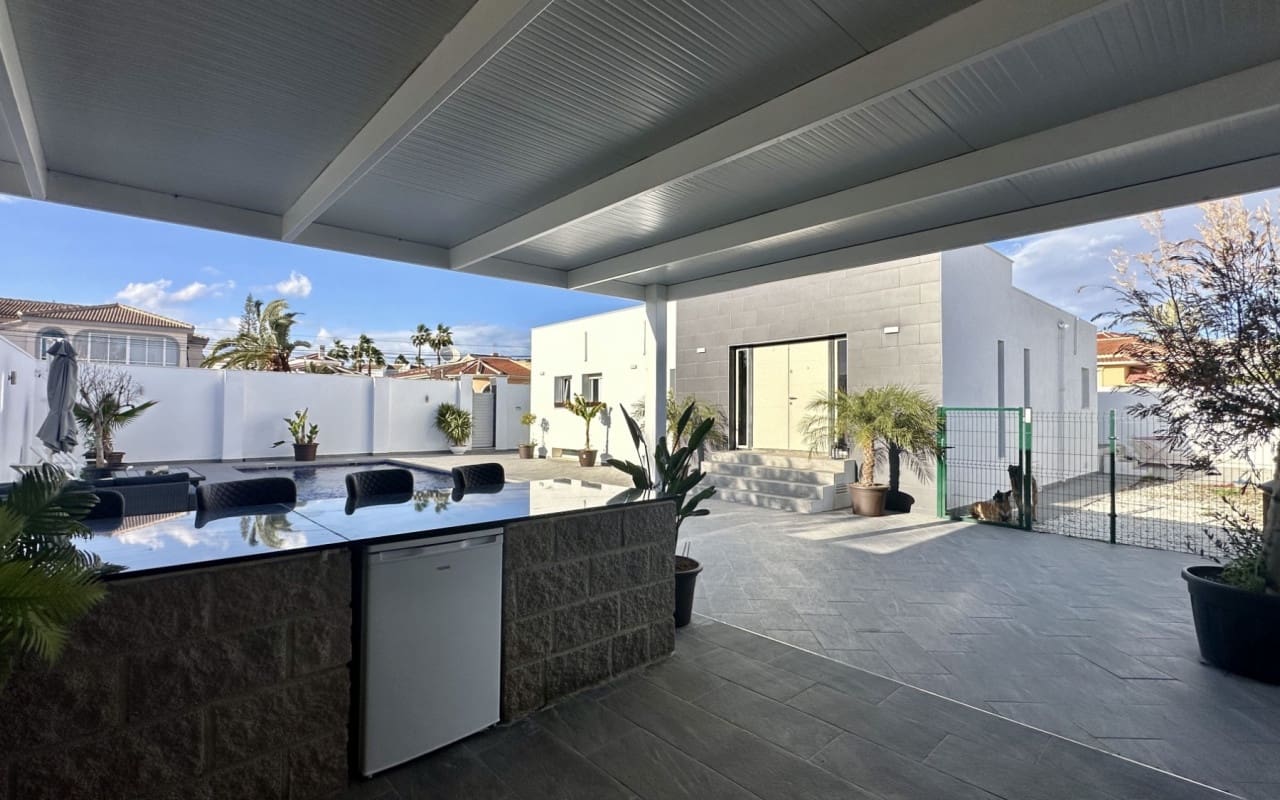 5 makuuhuone Huvila myytävänä paikassa Ciudad Quesada mukana uima-altaan - 498 000 € (Ref: 9602995)