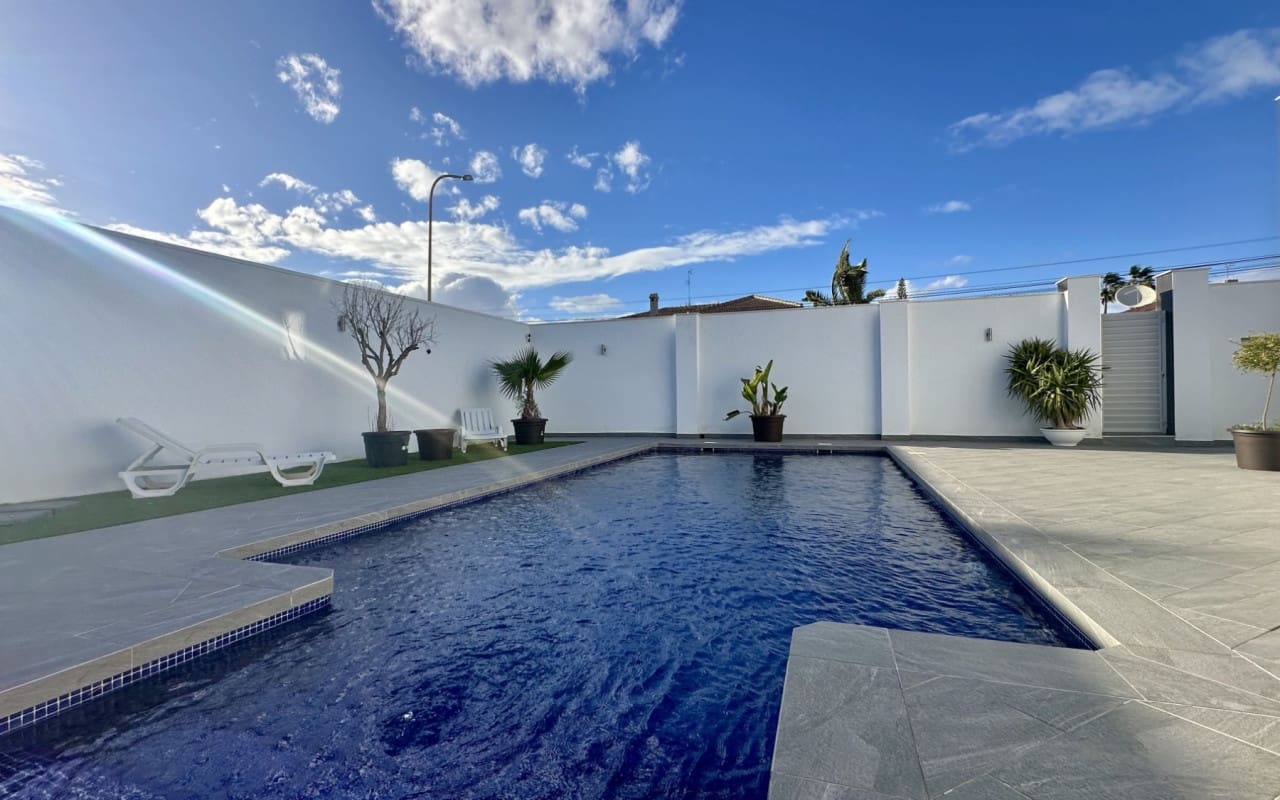 5 makuuhuone Huvila myytävänä paikassa Ciudad Quesada mukana uima-altaan - 498 000 € (Ref: 9602995)