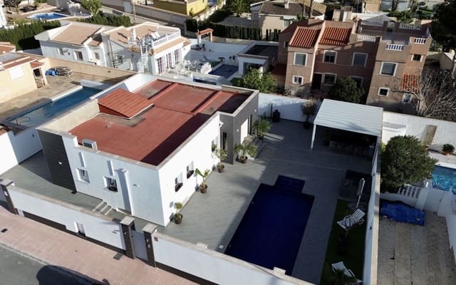 5 makuuhuone Huvila myytävänä paikassa Ciudad Quesada, Rojales mukana uima-altaan - 498 000 € (Ref: 9602995)