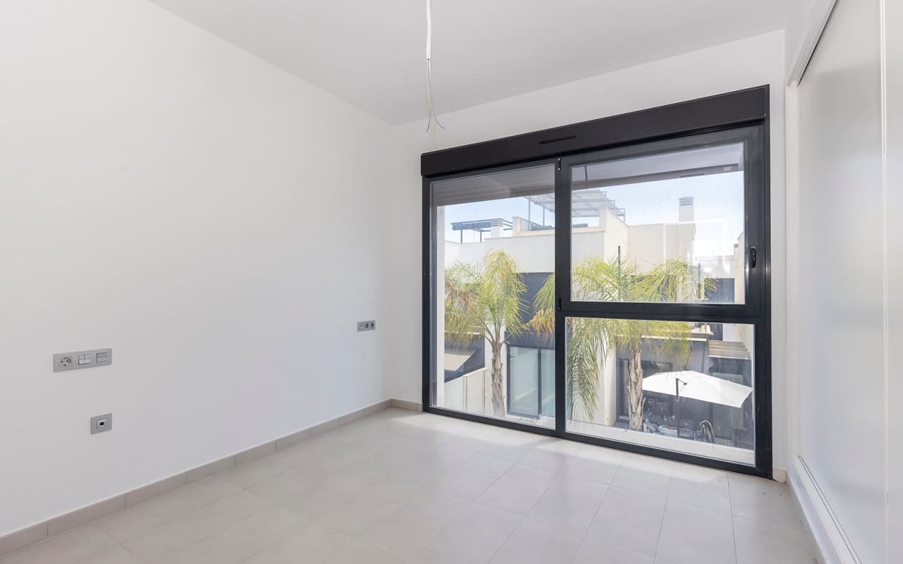 Chalet de 3 habitaciones en Orihuela Costa en venta con piscina - 319.000 € (Ref: 9606580)