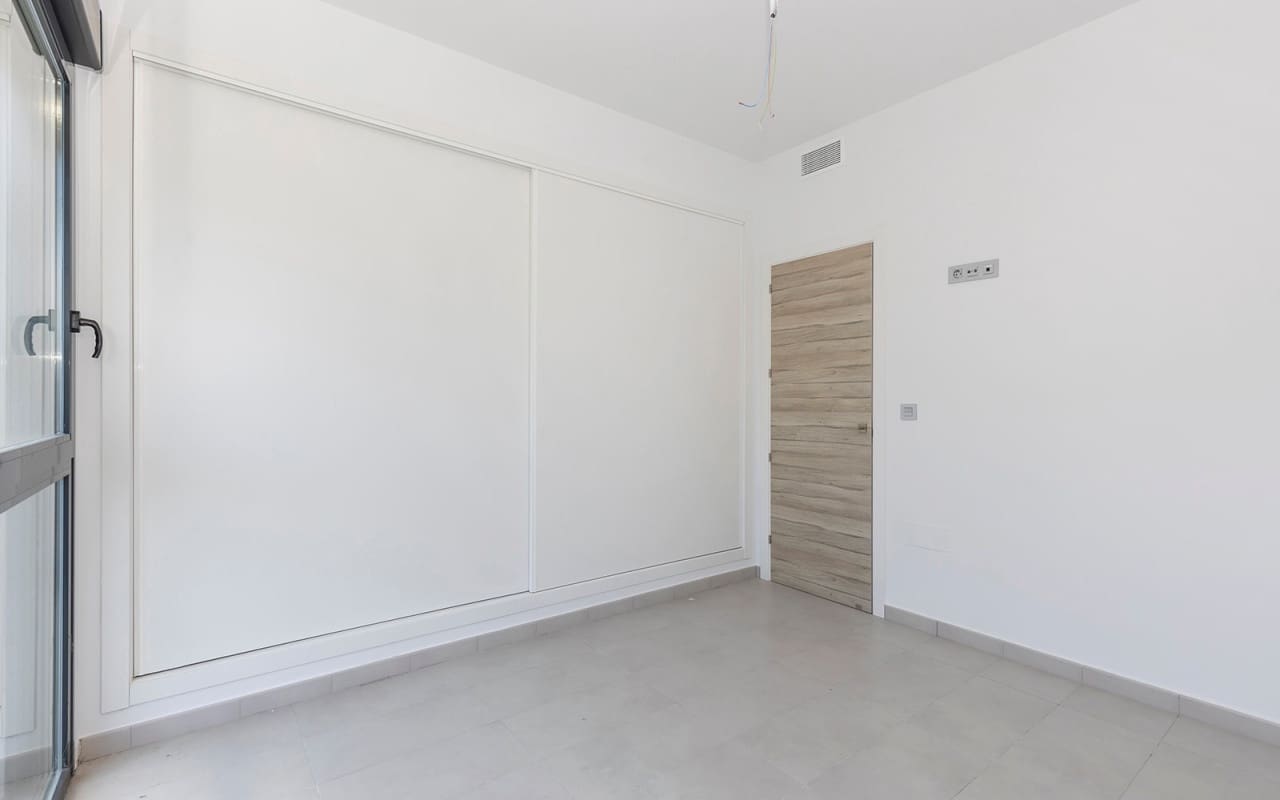 Chalet de 3 habitaciones en Orihuela Costa en venta con piscina - 319.000 € (Ref: 9606580)