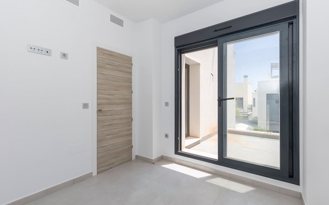 Chalet de 3 habitaciones en Orihuela Costa en venta con piscina - 319.000 € (Ref: 9606580)