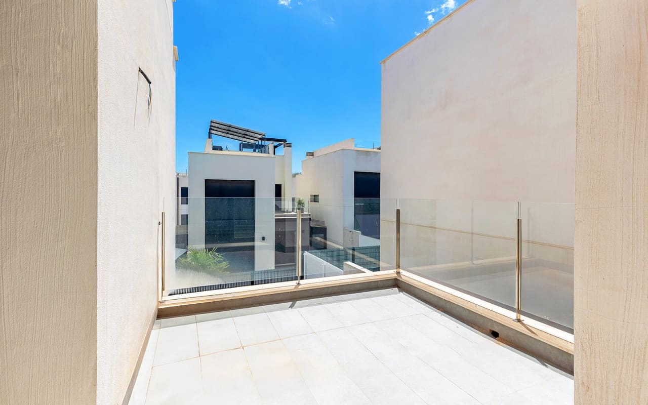 Chalet de 3 habitaciones en Orihuela Costa en venta con piscina - 319.000 € (Ref: 9606580)