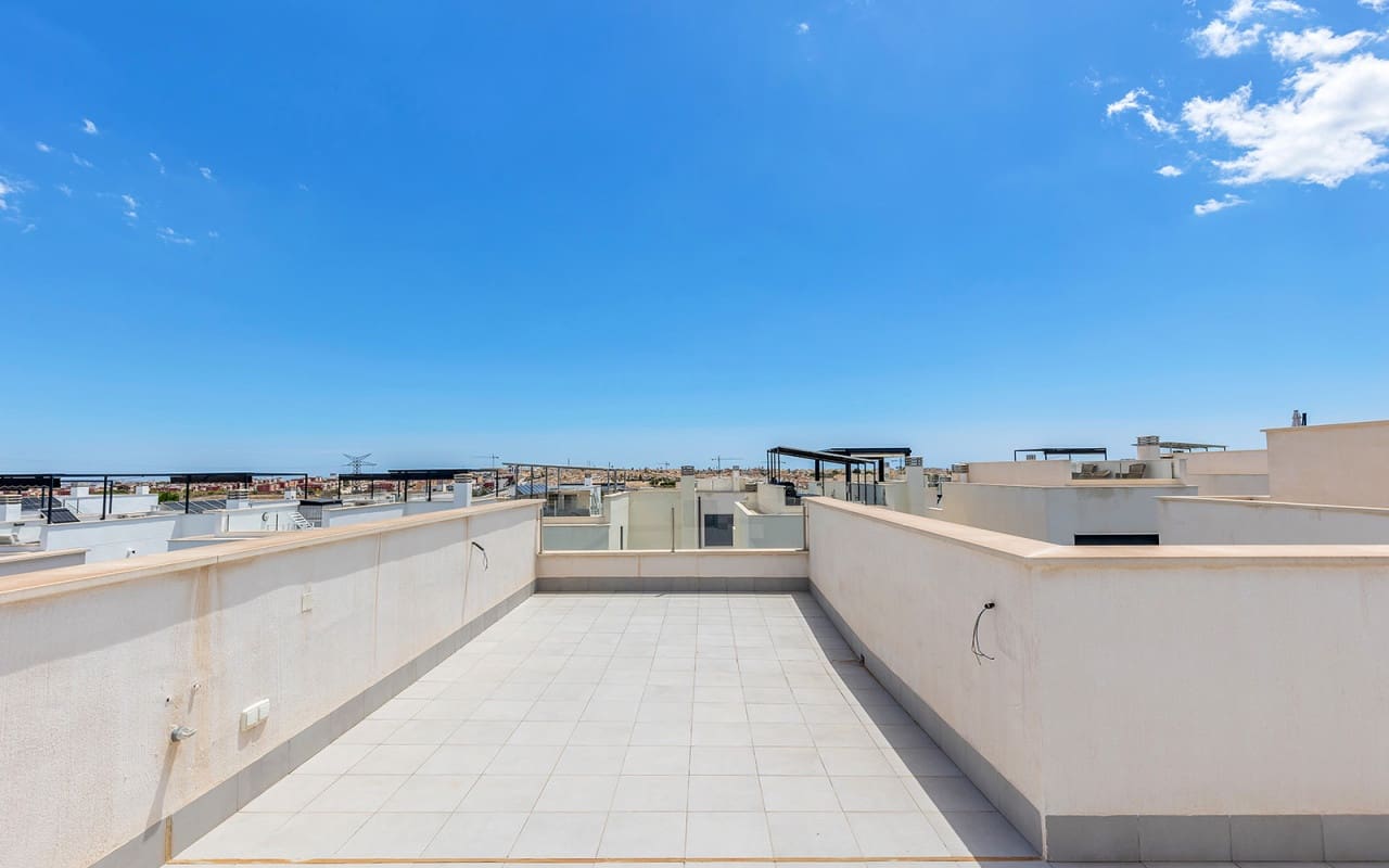 Chalet de 3 habitaciones en Orihuela Costa en venta con piscina - 319.000 € (Ref: 9606580)