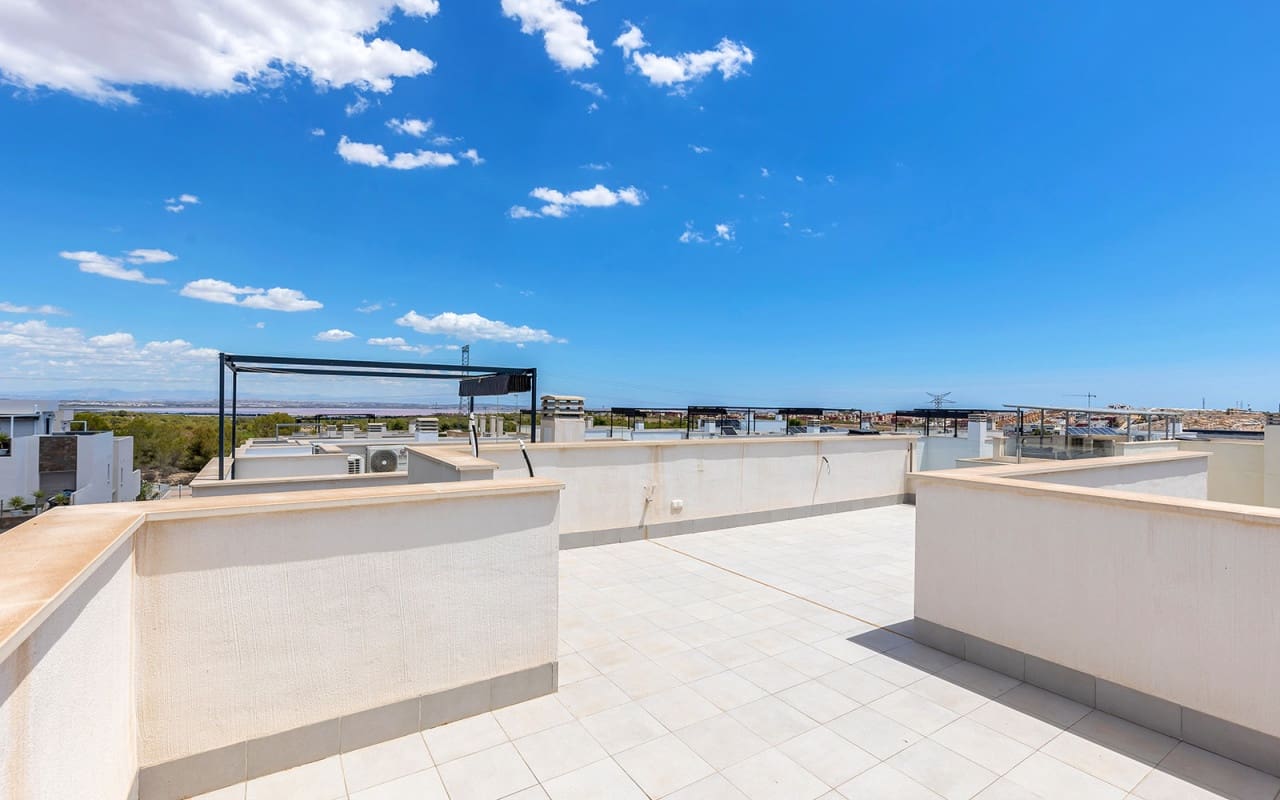 Chalet de 3 habitaciones en Orihuela Costa en venta con piscina - 319.000 € (Ref: 9606580)