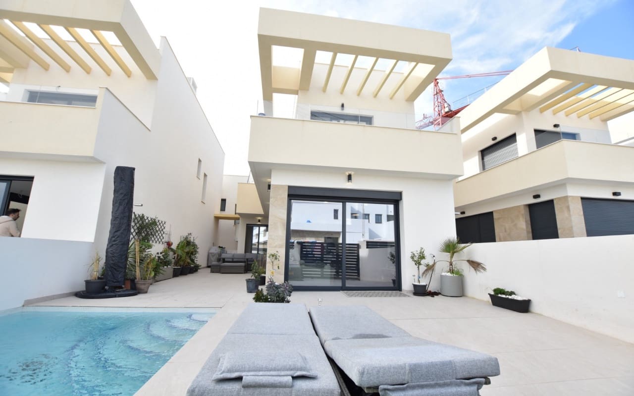 3 soverom Villa til salgs i Los Montesinos med svømmebasseng - € 387 500 (Ref: 9626326)