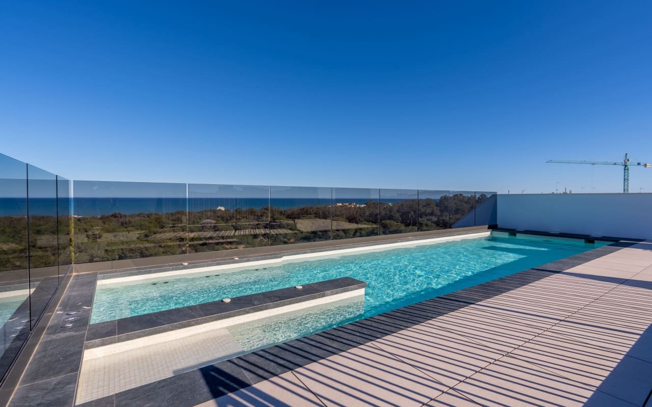 3 bedroom Beach Apartment for sale in Guardamar del Segura with pool - € 510,000 (Ref: 9626336)