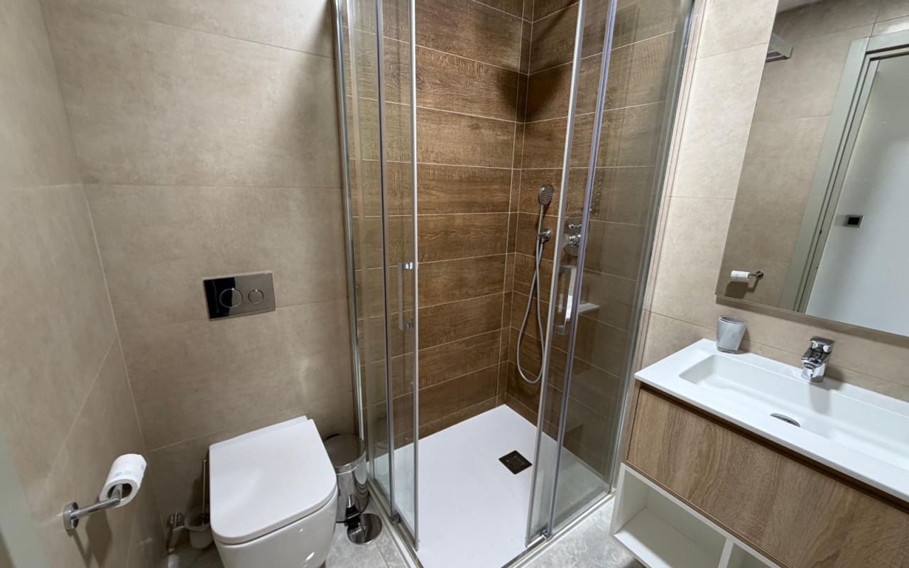 2 bedroom Beach Apartment for sale in Benidorm with pool - € 540,000 (Ref: 9626341)