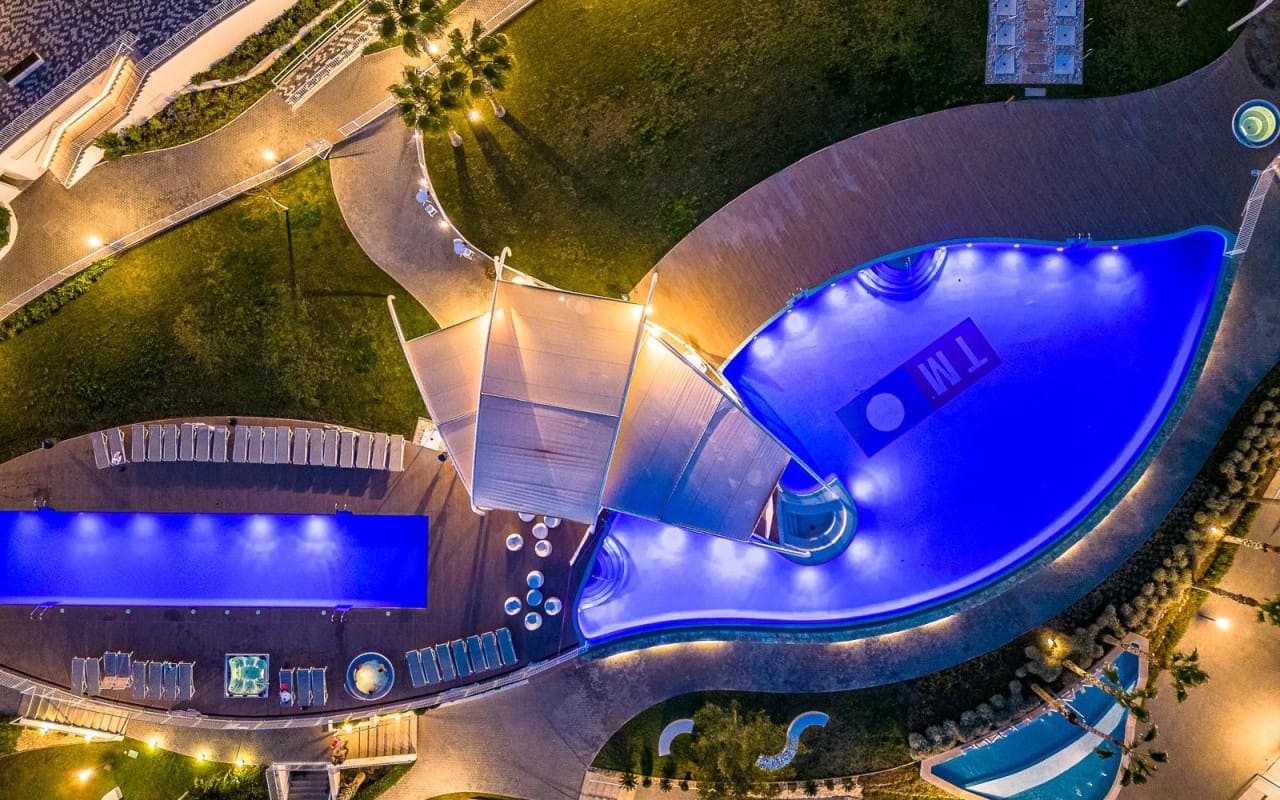 2 bedroom Beach Apartment for sale in Benidorm with pool - € 540,000 (Ref: 9626341)