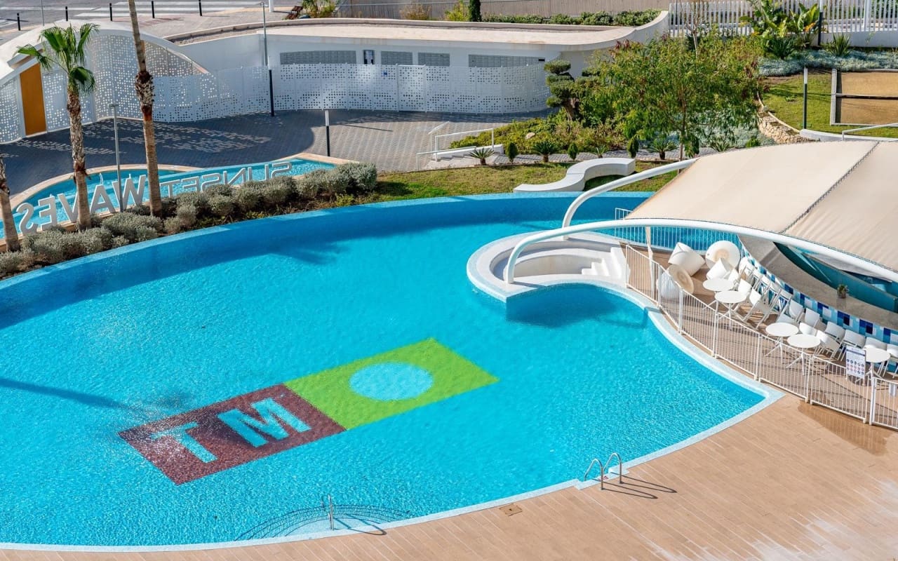 2 bedroom Beach Apartment for sale in Benidorm with pool - € 540,000 (Ref: 9626341)