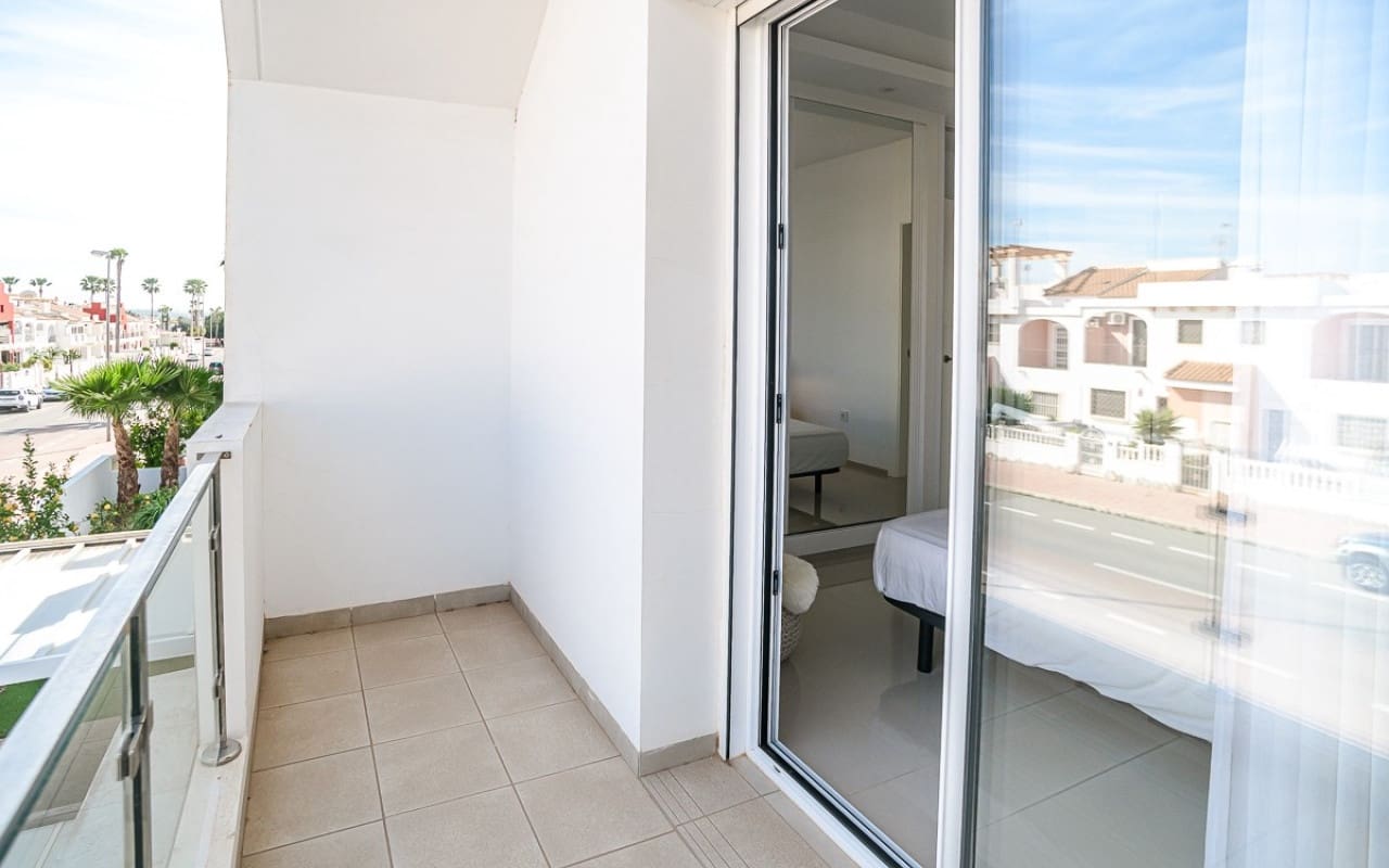 3 makuuhuone Huvila myytävänä paikassa Ciudad Quesada mukana uima-altaan - 405 000 € (Ref: 9627970)