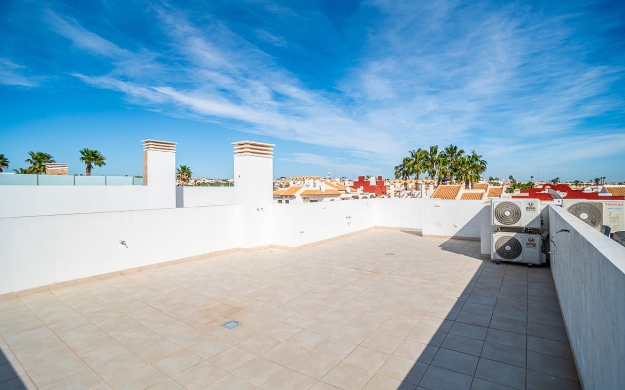 3 makuuhuone Huvila myytävänä paikassa Ciudad Quesada mukana uima-altaan - 405 000 € (Ref: 9627970)