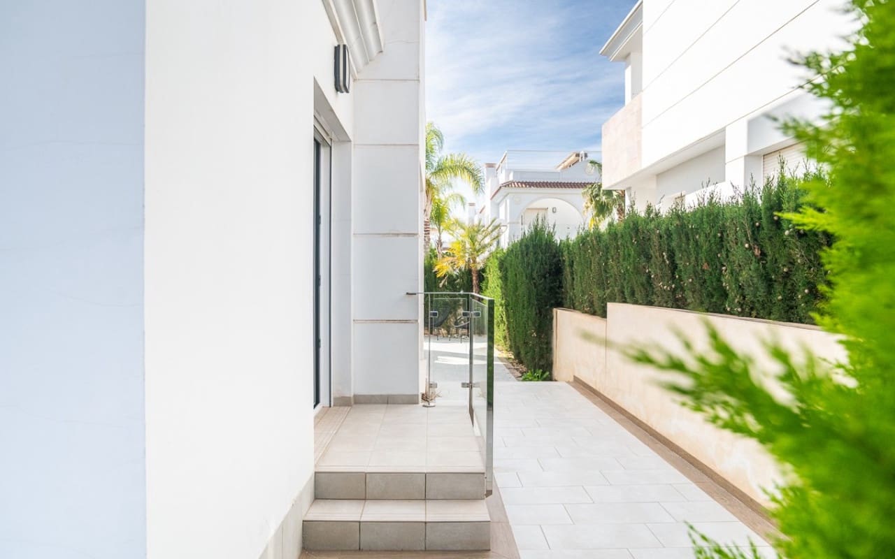 3 makuuhuone Huvila myytävänä paikassa Ciudad Quesada mukana uima-altaan - 405 000 € (Ref: 9627970)