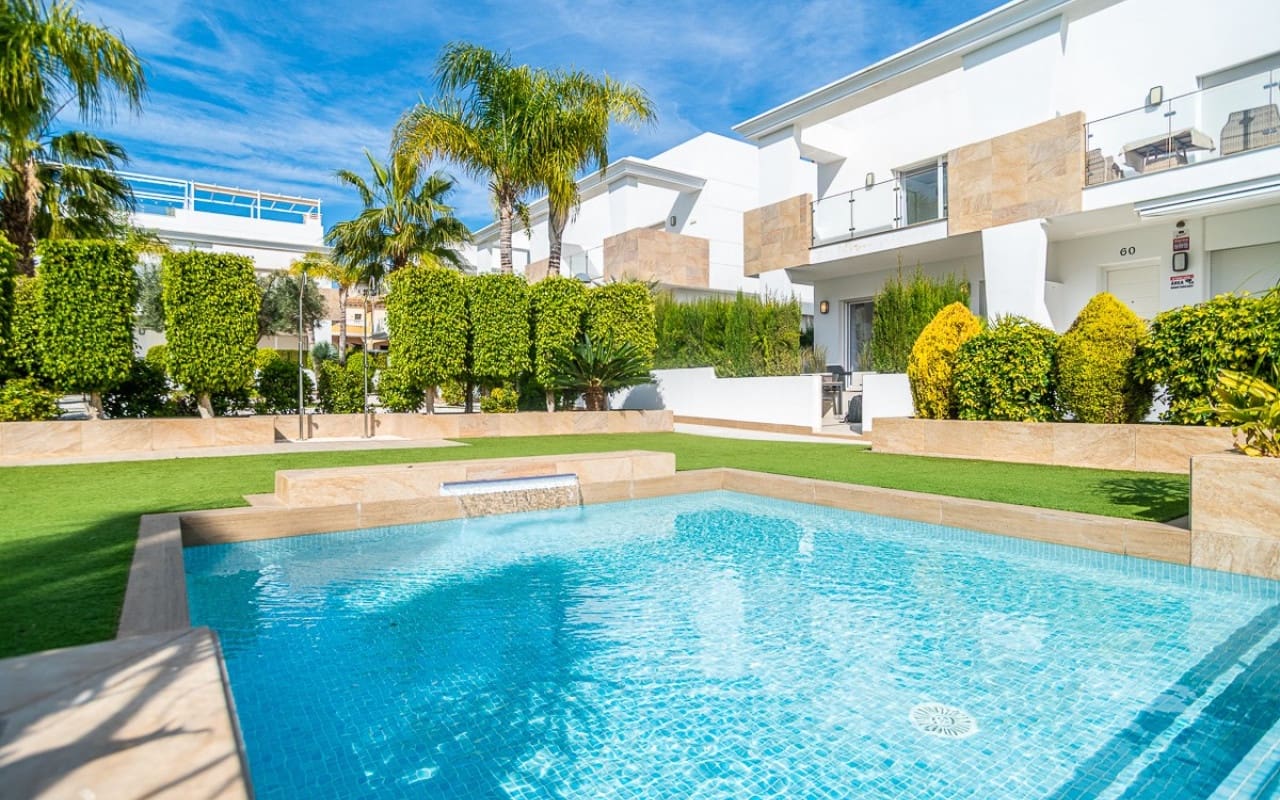 3 makuuhuone Huvila myytävänä paikassa Ciudad Quesada mukana uima-altaan - 405 000 € (Ref: 9627970)