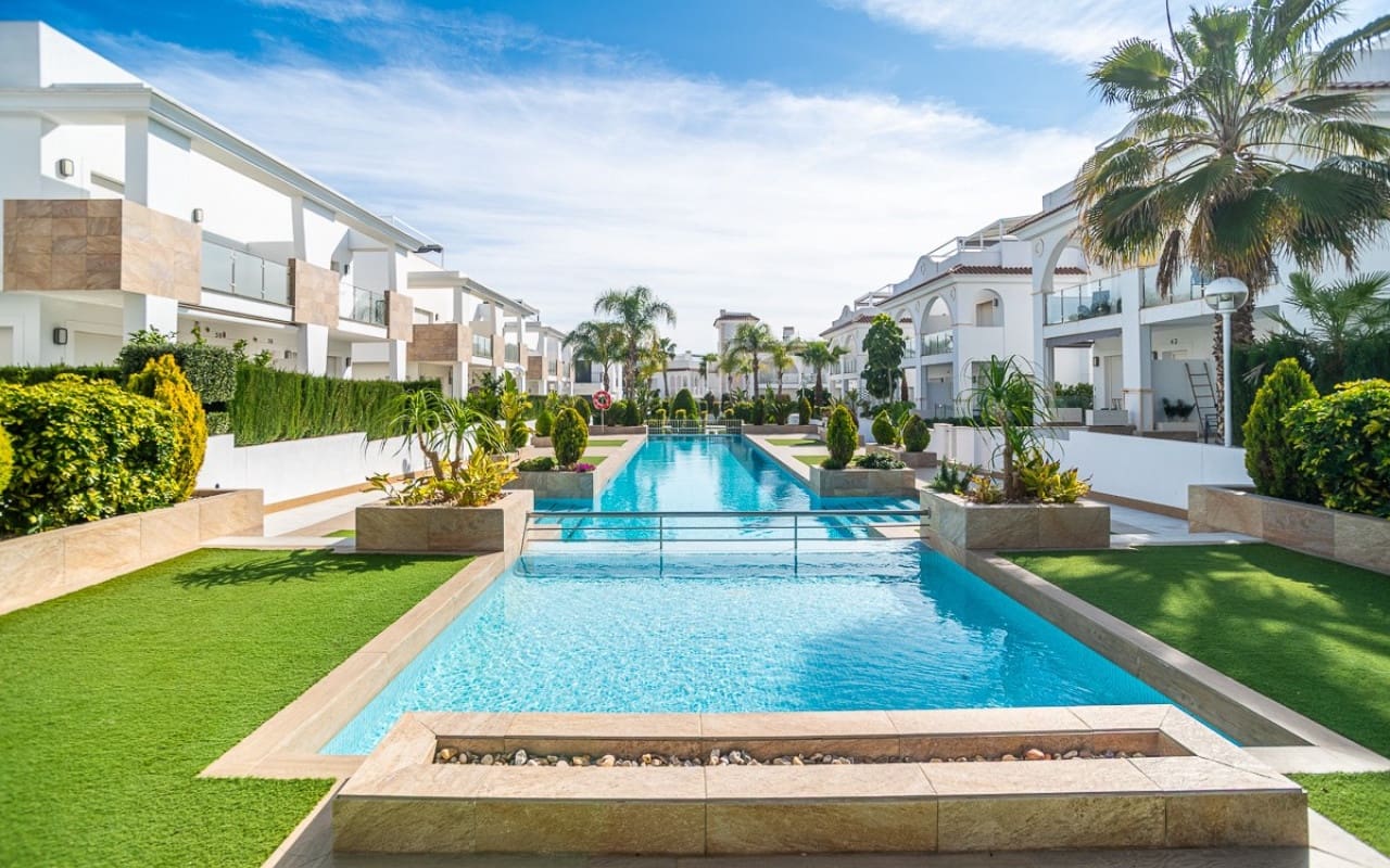 3 makuuhuone Huvila myytävänä paikassa Ciudad Quesada mukana uima-altaan - 405 000 € (Ref: 9627970)