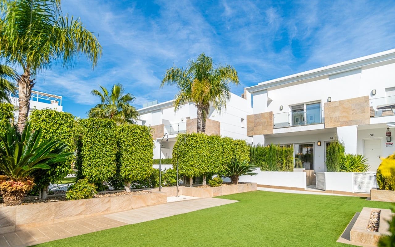 3 makuuhuone Huvila myytävänä paikassa Ciudad Quesada mukana uima-altaan - 405 000 € (Ref: 9627970)