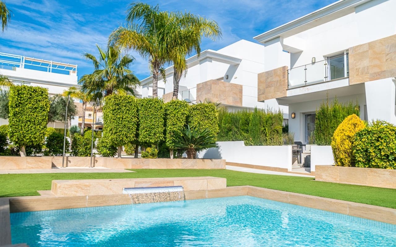 3 makuuhuone Huvila myytävänä paikassa Ciudad Quesada mukana uima-altaan - 405 000 € (Ref: 9627970)