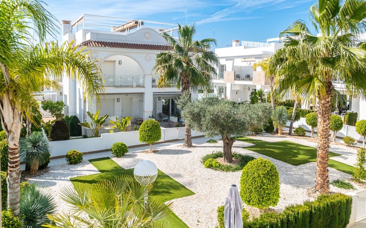 3 makuuhuone Huvila myytävänä paikassa Ciudad Quesada mukana uima-altaan - 405 000 € (Ref: 9627970)