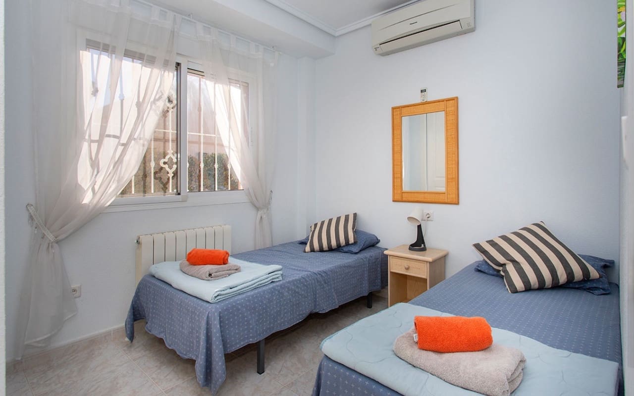 2 bedroom Villa for sale in Rojales with pool - € 269,000 (Ref: 9627972)